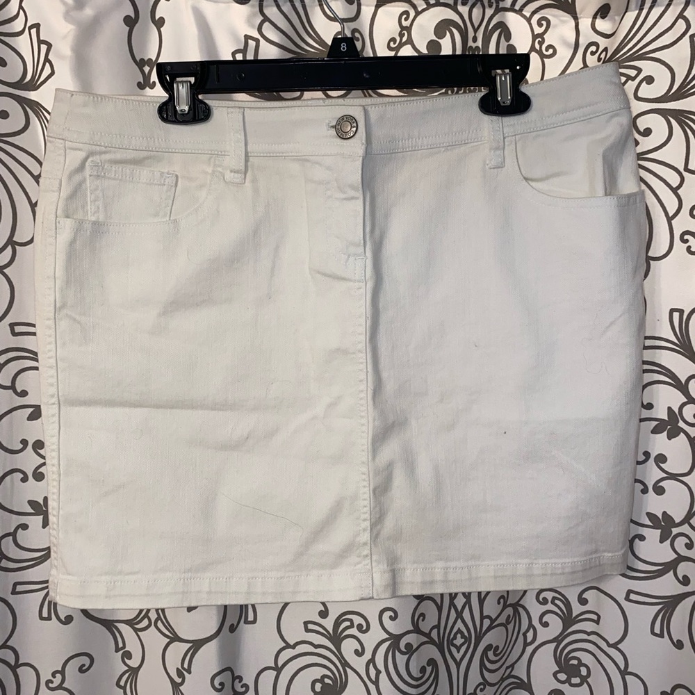 New York & Company White denim skirt
